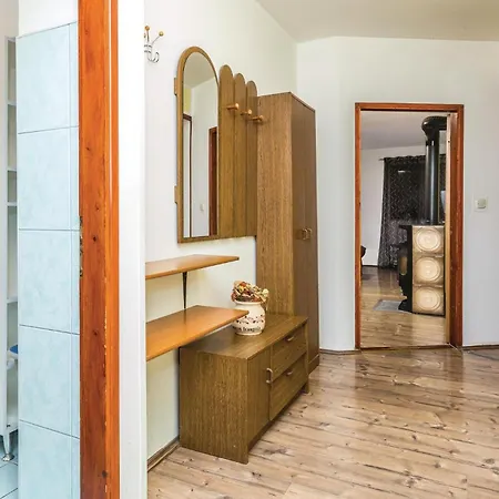 Three-bedroom In 公寓