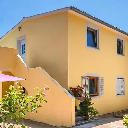 Three-bedroom In Marcana * Marčana