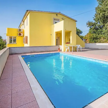 Three-bedroom In Marcana