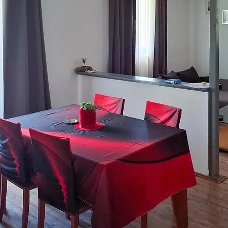 公寓 Three-bedroom In