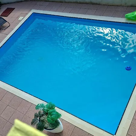 Three-bedroom In Marcana * Marčana