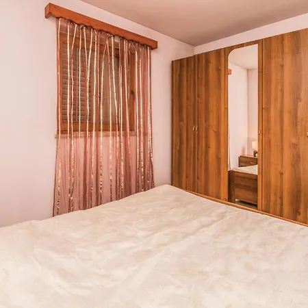 Apartament In Marcana With Wifi