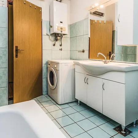 Three-bedroom In 아파트 Marčana