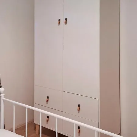 Three-bedroom In 아파트 *